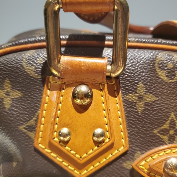 ✅✅✅SOLD✅✅✅ AUTHENTIC LOUIS VUITTON MANHATTAN GM - Picture 5 of 16